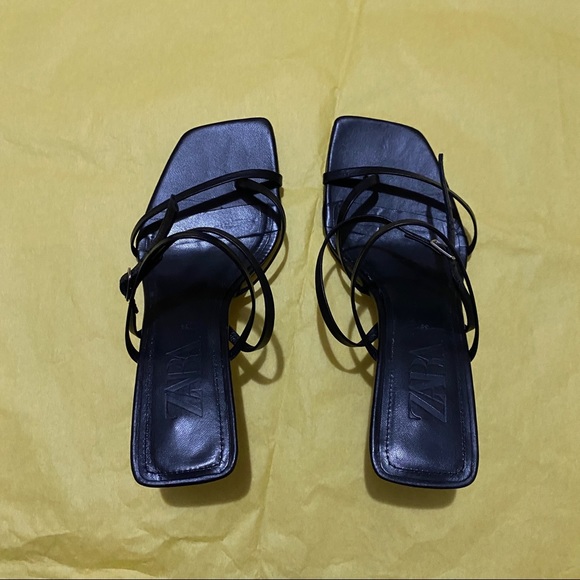 ❌SOLD❌‼️Zara Strappy Square Toe Heels in Black - Picture 1 of 4